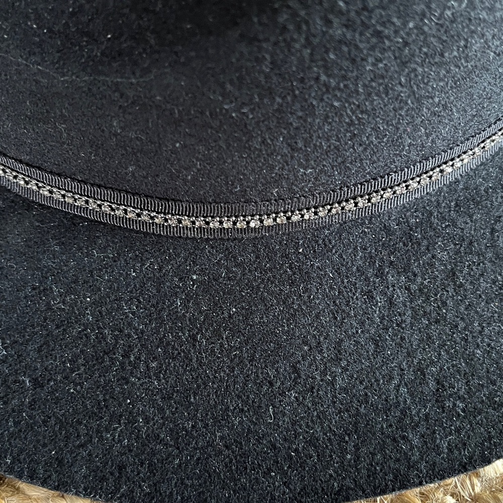 San  Diego Hat Company 
Woman’s Fedora Black with 
Rhinestone band
Adjustable OS - Picture 3 of 7